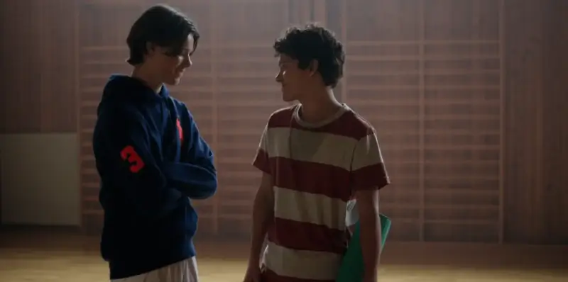 Princ Willhelm a Simon v seriálu Young Royals na Netflixu