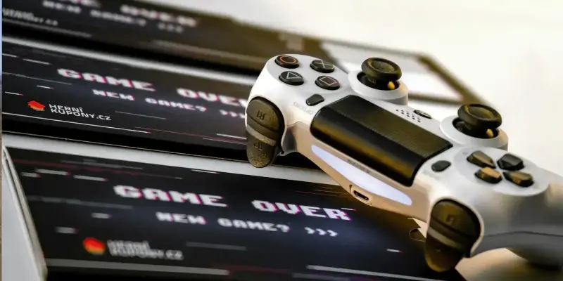 Luxusní balení Herní-kupony.cz s hráčským designem a barevným logem