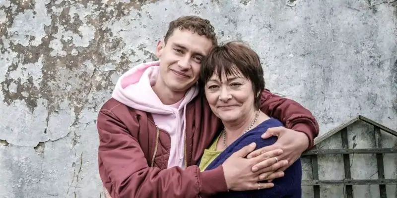 Zpěvák Ollie Alexander ve snímku Vyrůstat jako gay